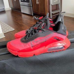 Nike air 290 size 9 black and red
